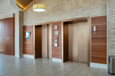 THANG MÁY BỆNH VIỆN