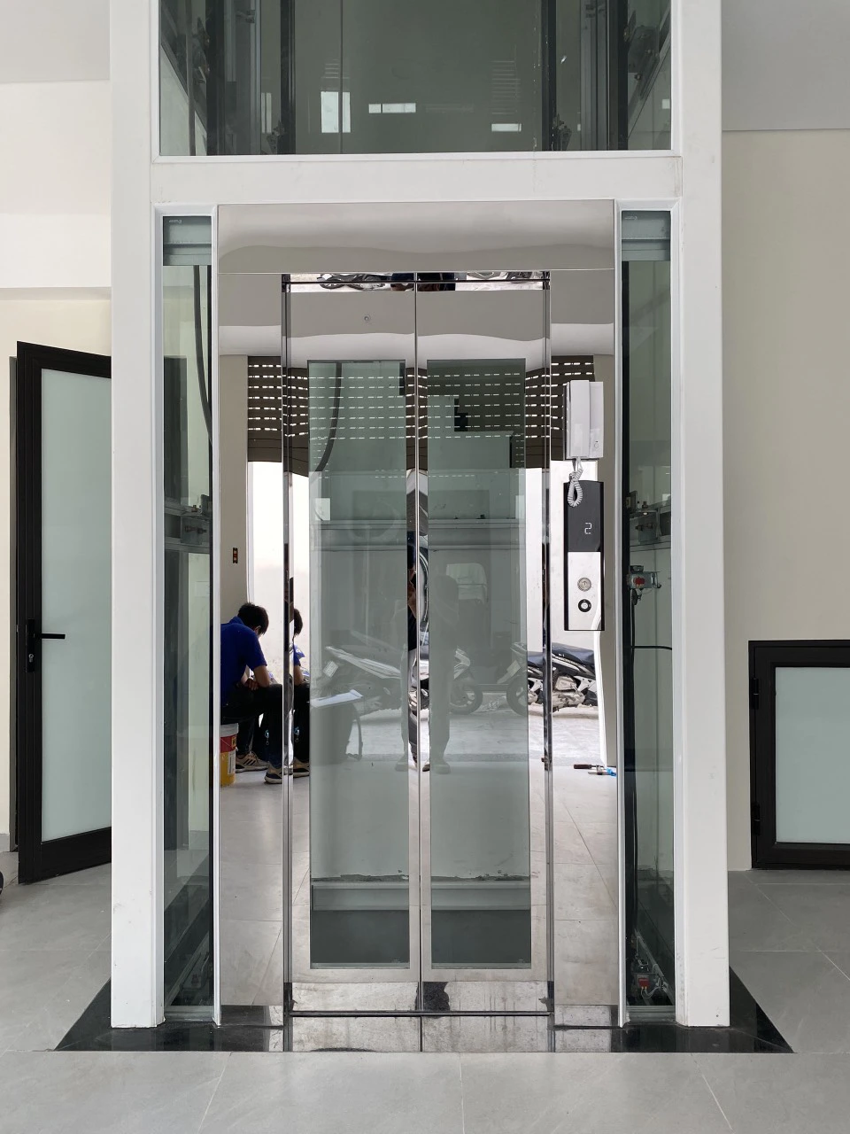 THANG MÁY KHUNG THÉP KÍNH