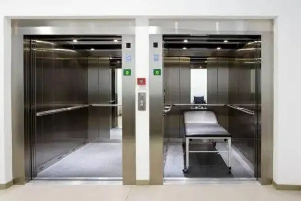THANG MÁY BỆNH VIỆN